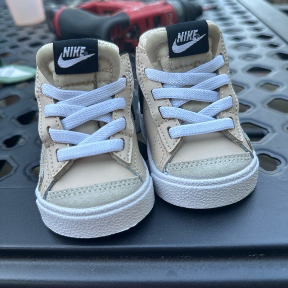 Nike Kids Sneakers - Tan and Black - Picture 2 of 3